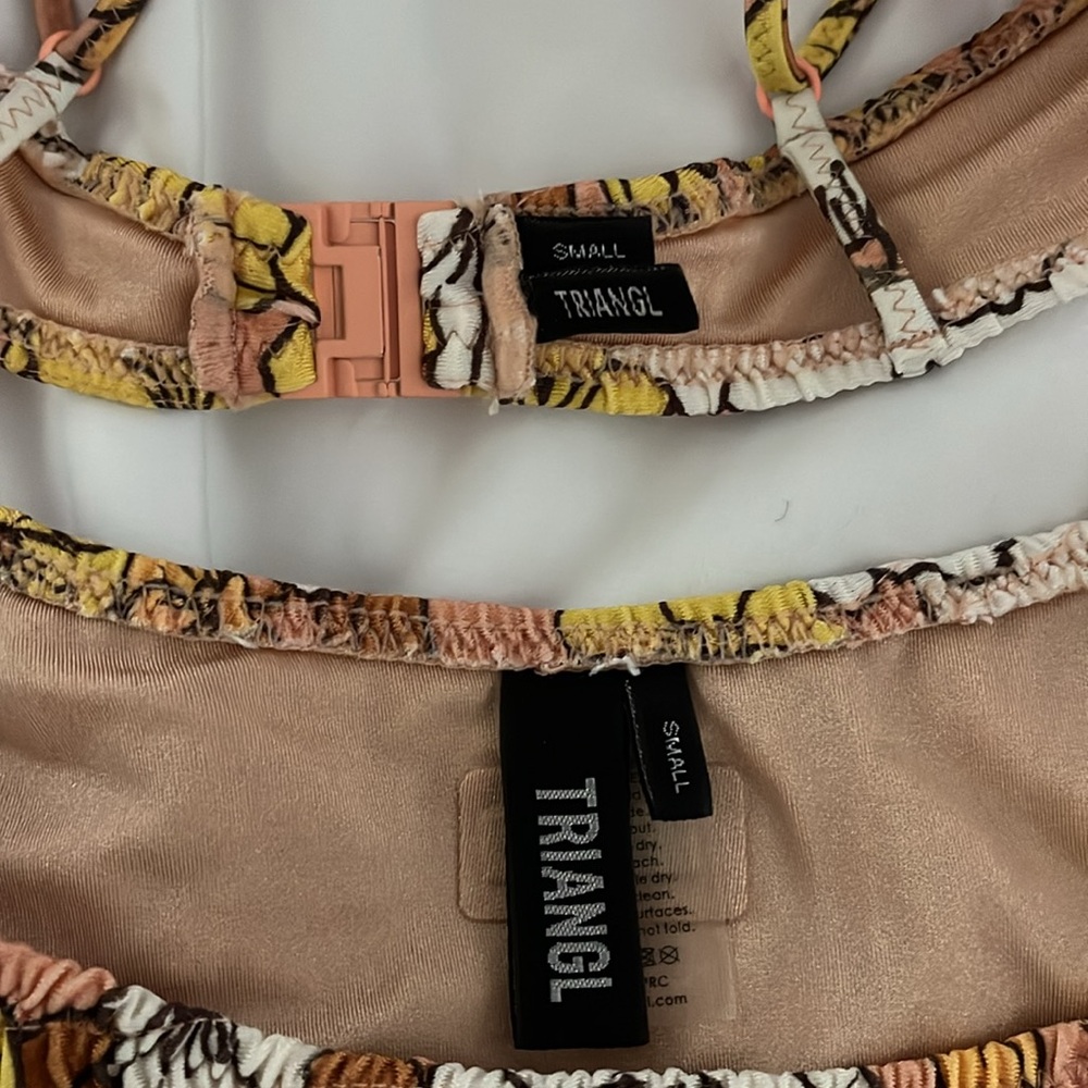 NWOT Triangl Bikini - Picture 2 of 4